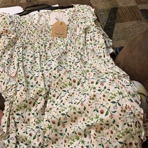 BNWT floral flowy top